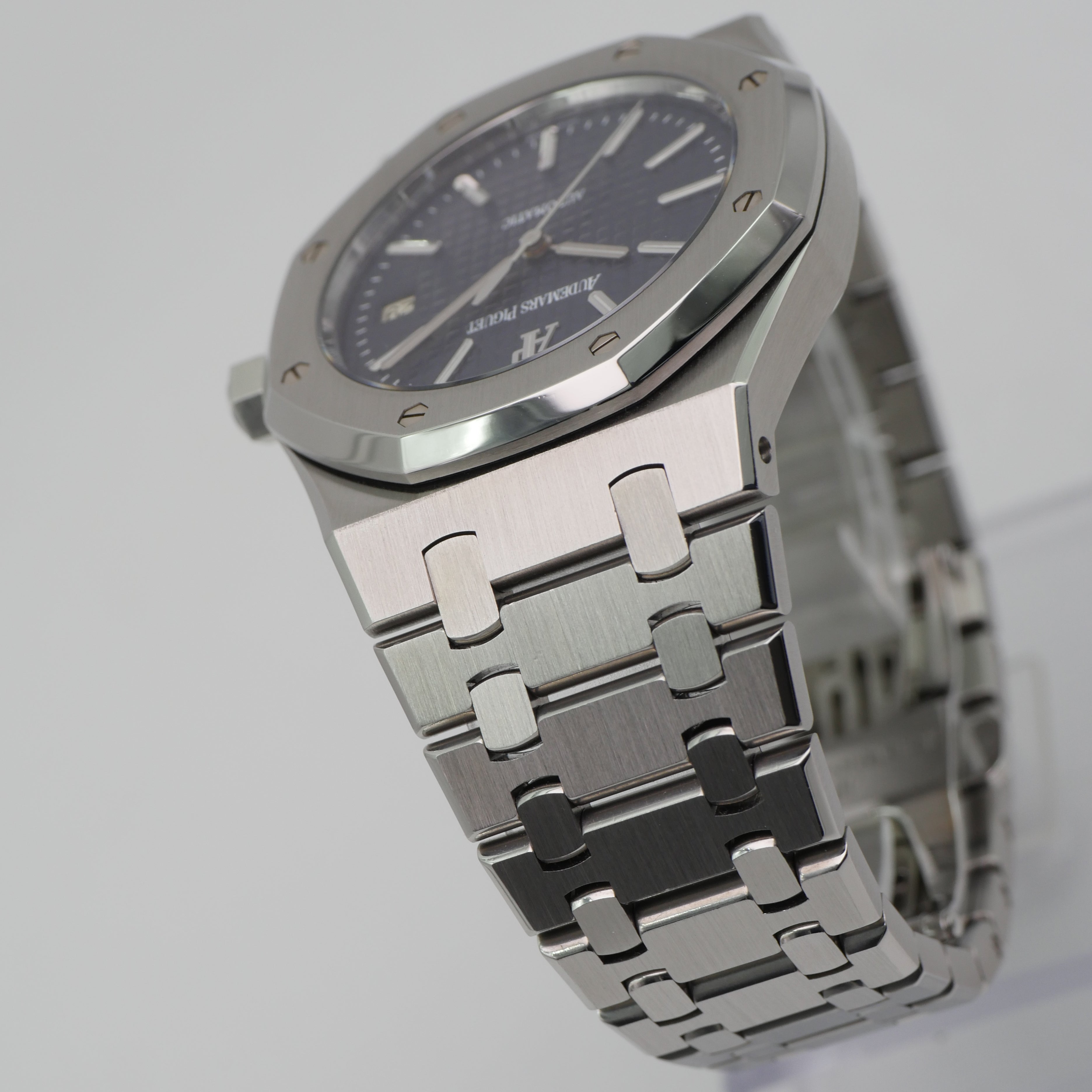 Audemars Piguet Royal Oak 39mm Steel 15300ST.OO.1220ST.02 - 2011 Archive drawer incl.