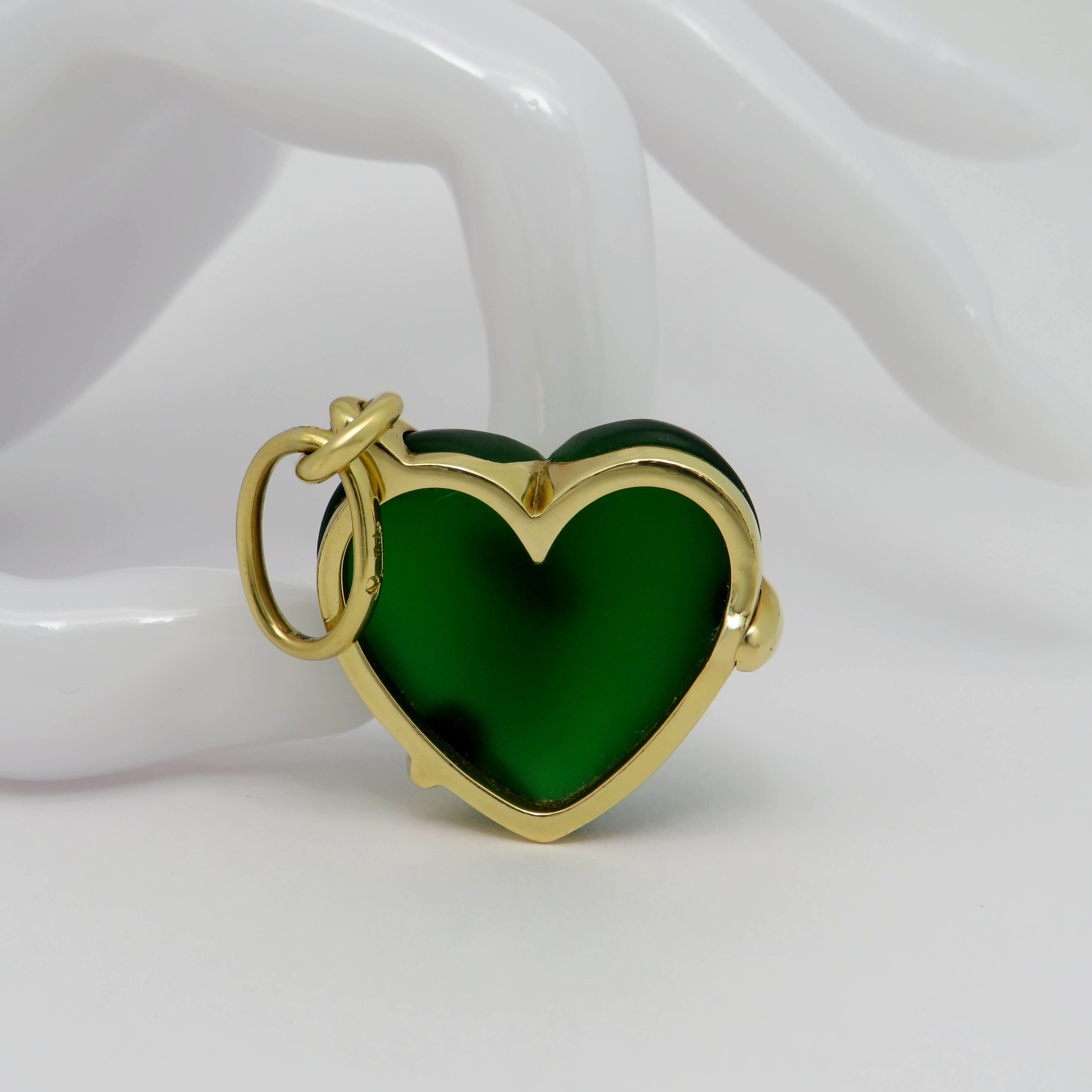 Pomellato Pendant with matt green heart in 750/18K Yellow Gold