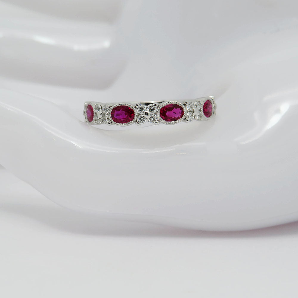 Ring with 0.32ct TW-si brilliant-cut diamond and 0.77ct ruby in 750/18K White Gold size 53