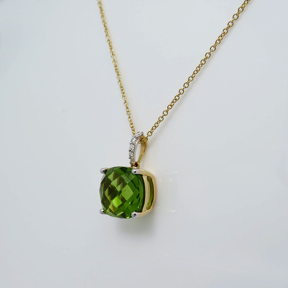 Chain and Pendant with 0.04ct TW-si diamond and 3.78ct peridot in 750/18K Yellow Gold