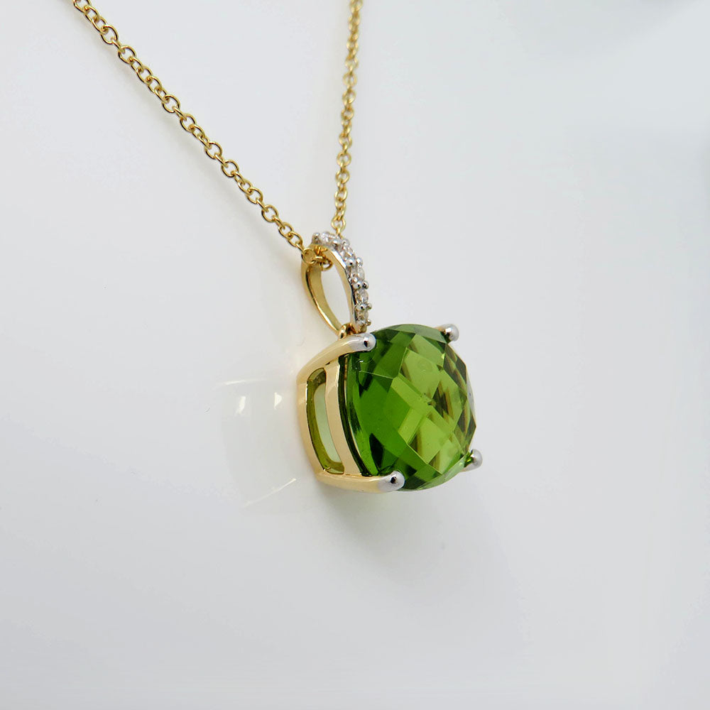 Chain and Pendant with 0.04ct TW-si diamond and 3.78ct peridot in 750/18K Yellow Gold