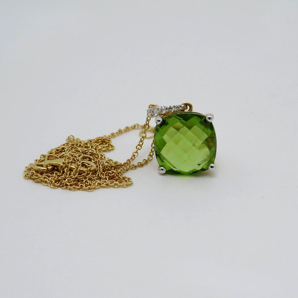 Chain and Pendant with 0.04ct TW-si diamond and 3.78ct peridot in 750/18K Yellow Gold