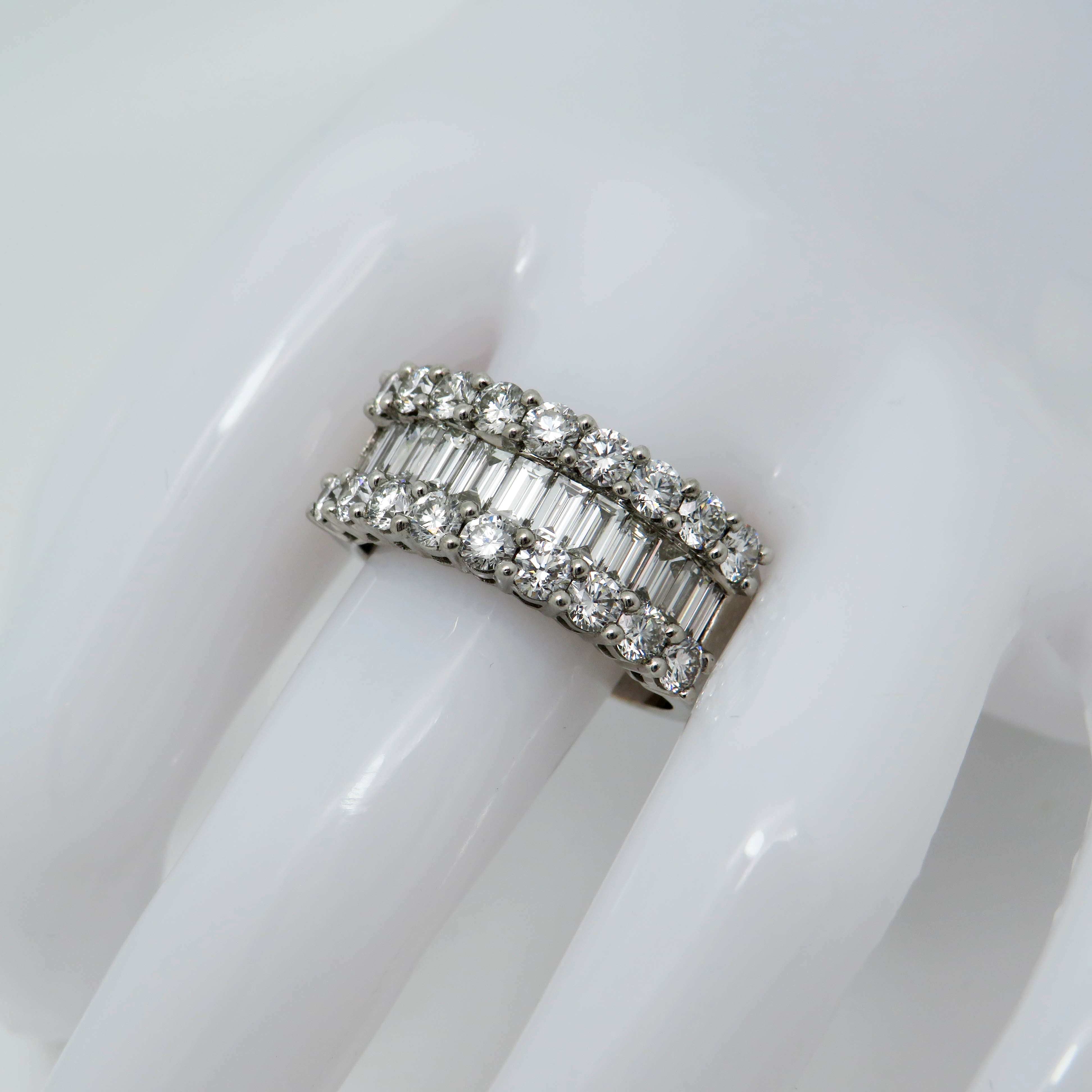 Ring with 3.01ct TW-vsi Diamond in 750/18K White Gold size 57