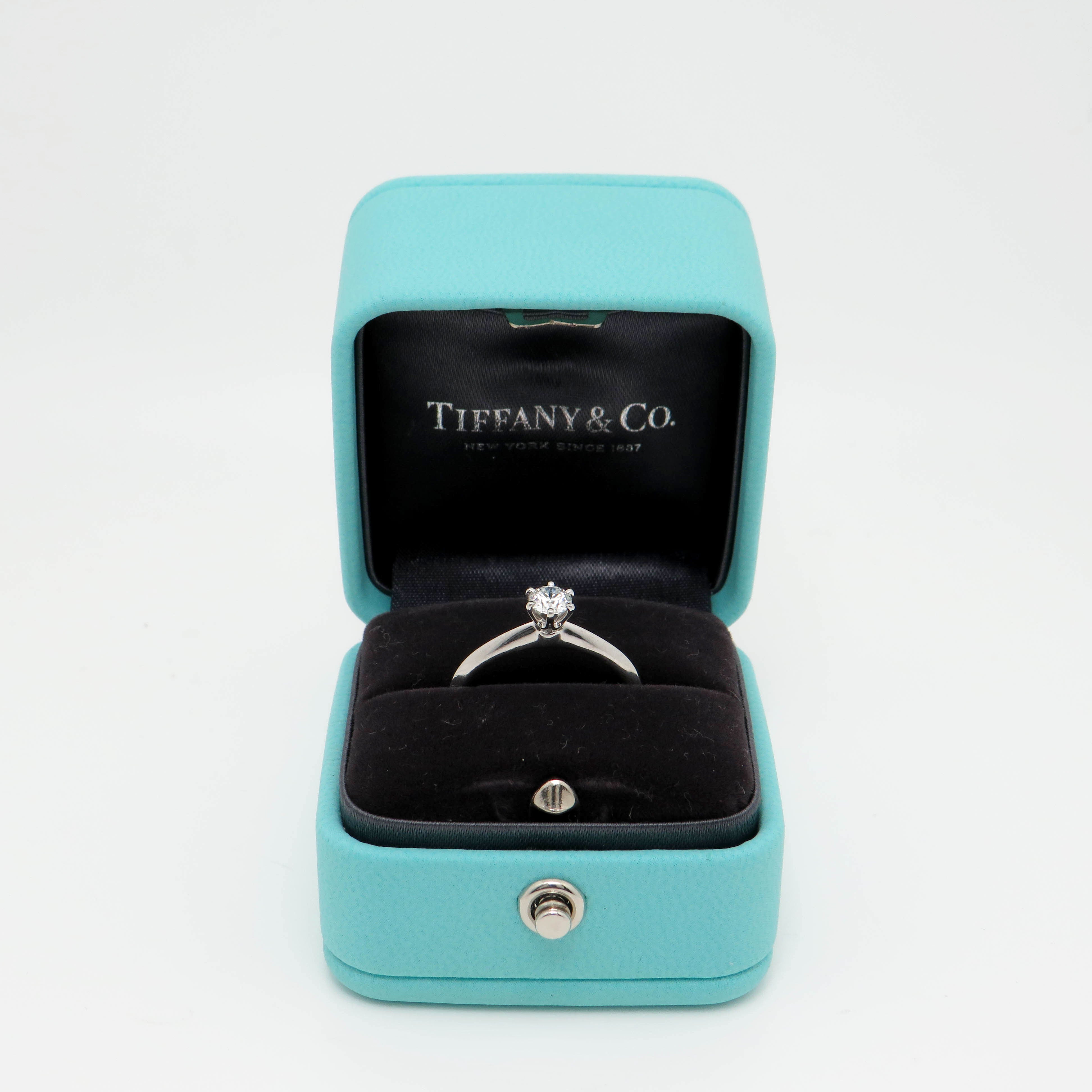 Tiffany & Co. Ring Solitaire ring with 0.33ct F-vvs brilliant-cut diamond in 950 Platinum size 54