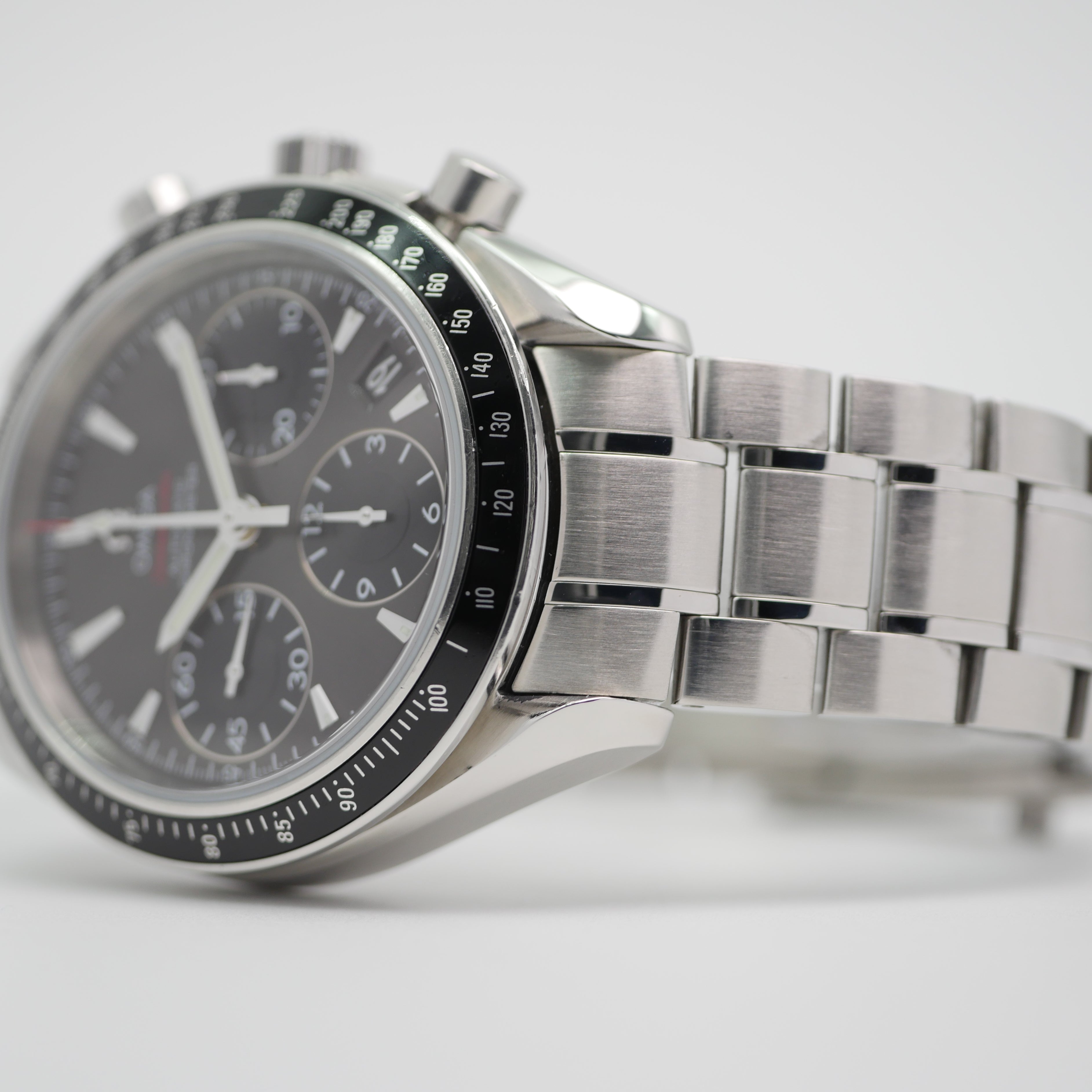 Omega Speedmaster Date Chronograph Stahl 32330404006001 - 2010