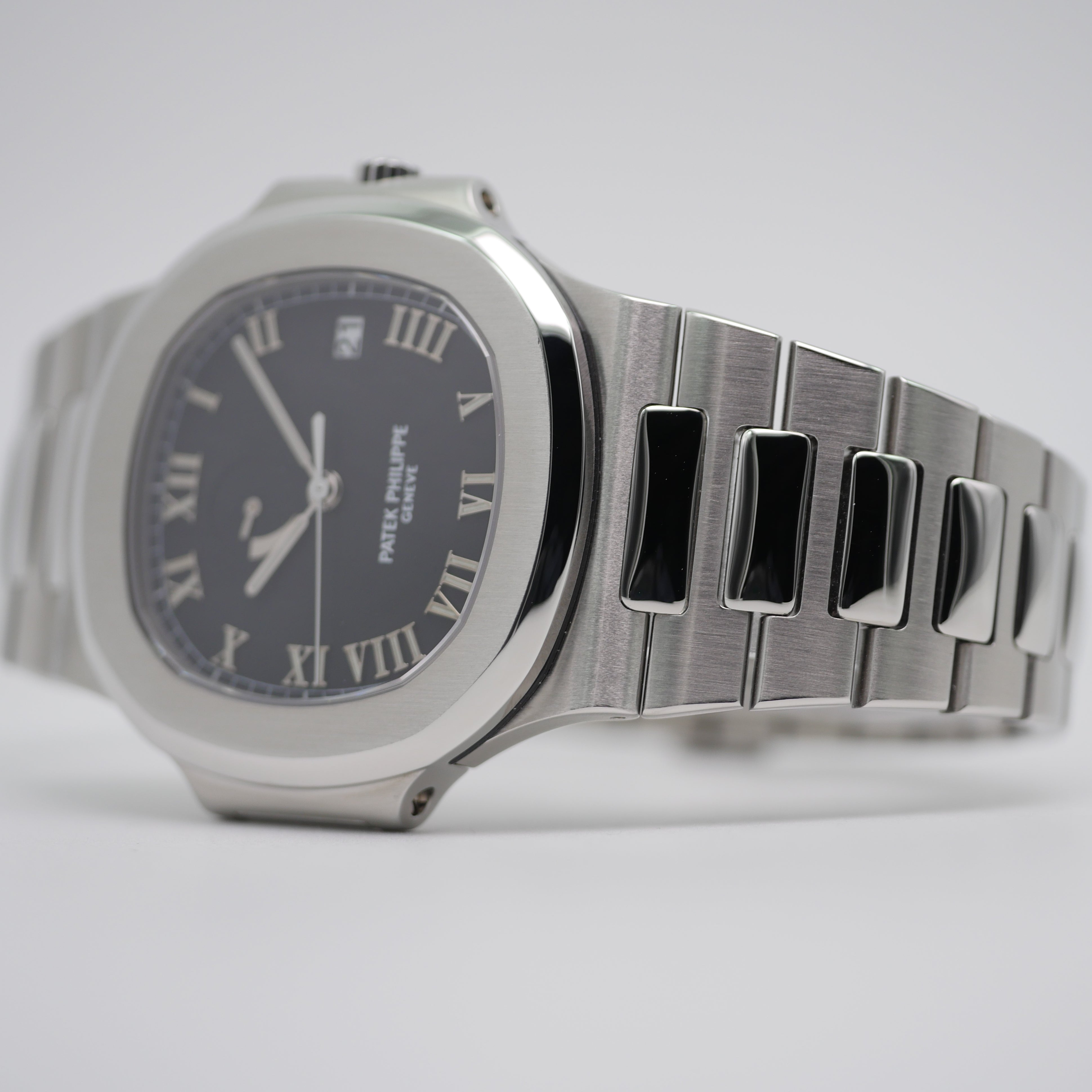 Patek Philippe Nautilus Steel 3710/1A-001 - 2001 "fresh service"