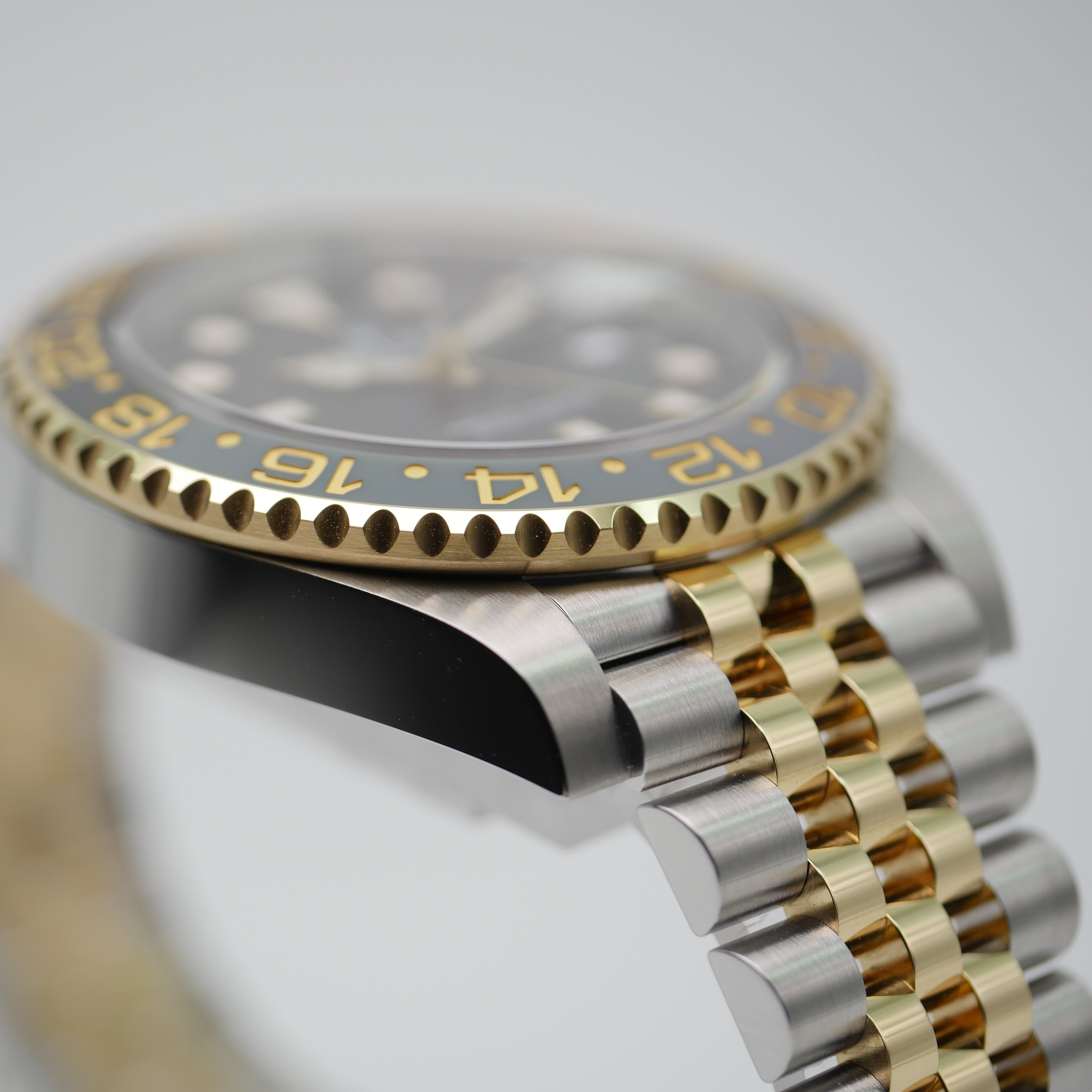 Rolex GMT-Master II Stahl / Gold 126712GRNR - 2023