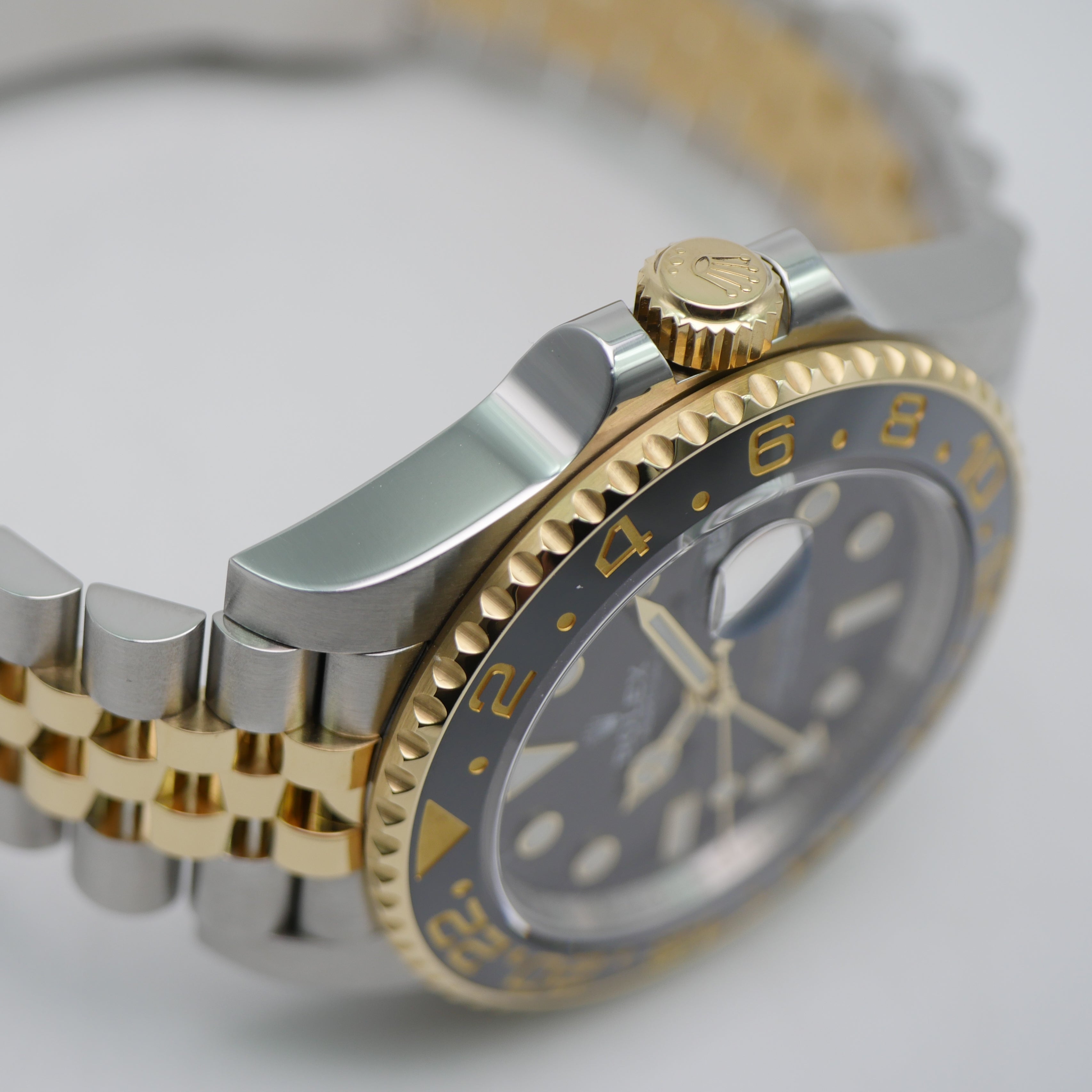 Rolex GMT-Master II Stahl / Gelbgold 126713GRNR - 2023